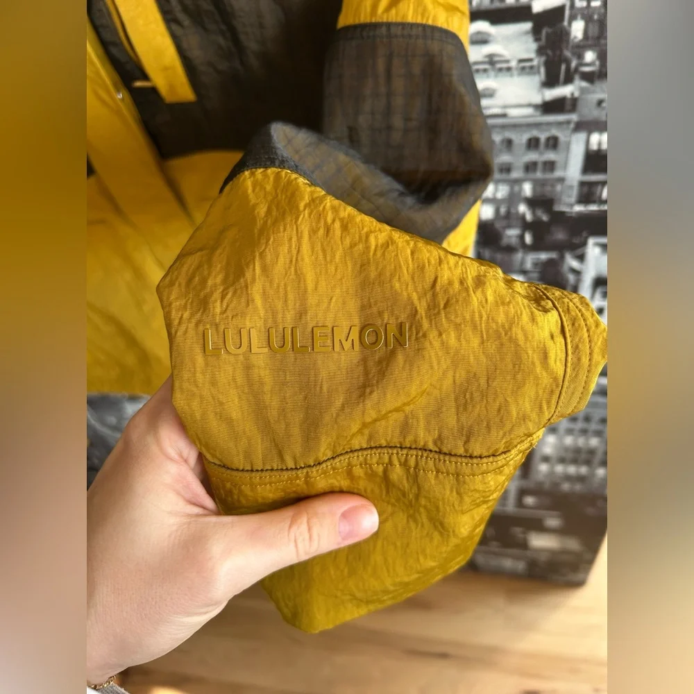 Lululemon Water-Repellent Mesh Jacket in Gold Spice / Black - Picture 7 of 15